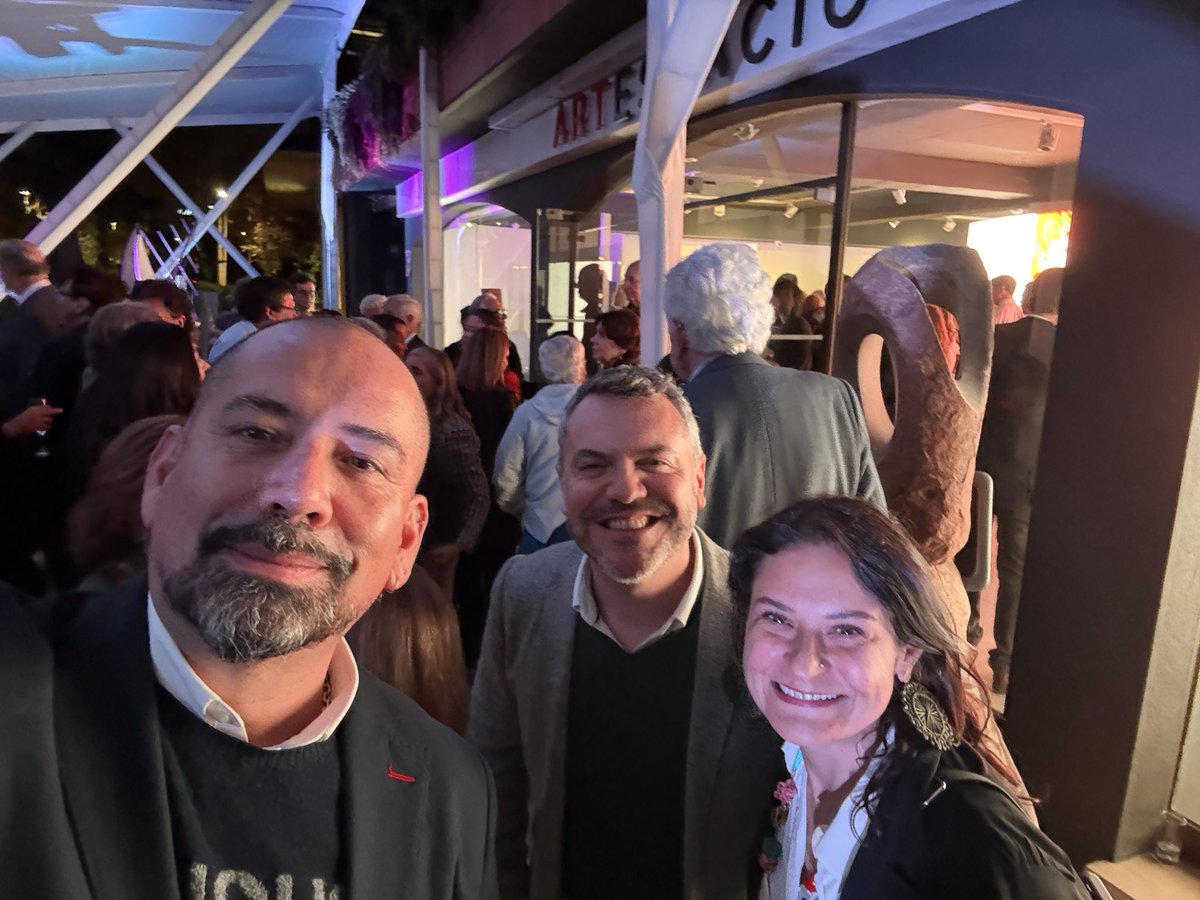 ✨ 30 años de <a href="/ArtespacioChile/">Galería Artespacio</a> ✨
Un lugar que ha marcado la historia del arte en Chile, siendo hogar y vitrina de los grandes artistas visuales de nuestro país. ¡Tres décadas de creación, talento y memoria viva!