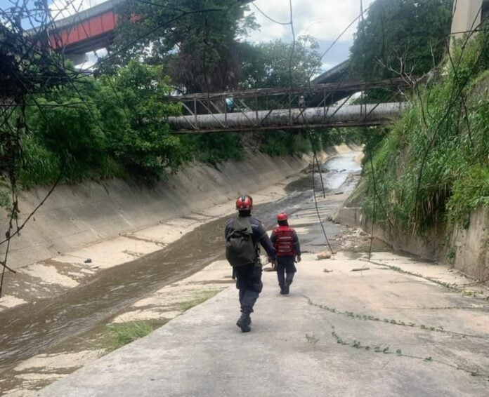 ReporteYa's tweet image. #9Sep #Caracas 
Continúa desaparecido Johangel Rafael Zúñiga, motorizado de 22 años que cayó al río Guaire el domingo #7Sep. Búsquedas fueron suspendidas a las 4:50 p.m. y se reactivarán mañana a las 8:30 a.m. - @ElPitazoTV