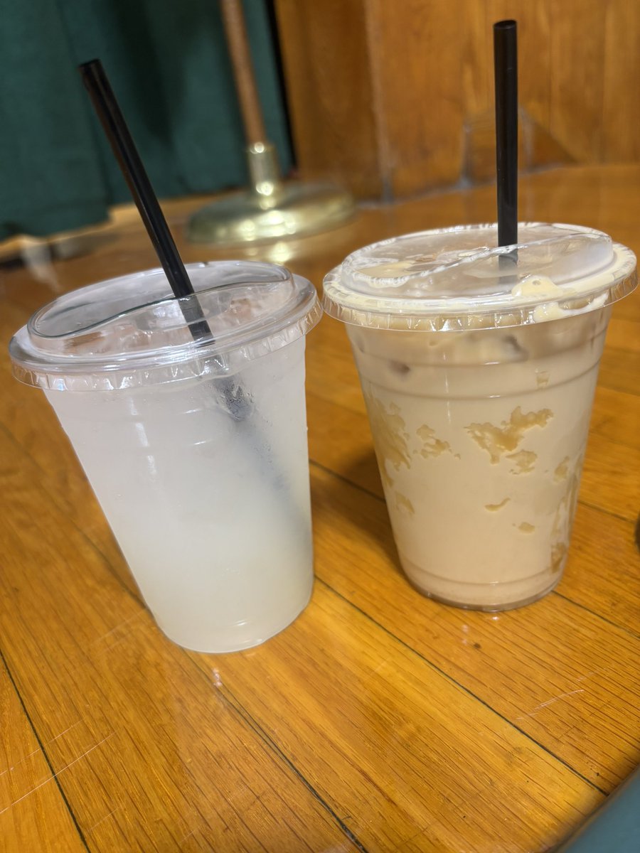 Midday lemonade treat thanks to our wonderful <a href="/SDSPTO/">SDS PTO</a> !!! 🥤<a href="/HazletProud/">Hazlet Township Public Schools</a>