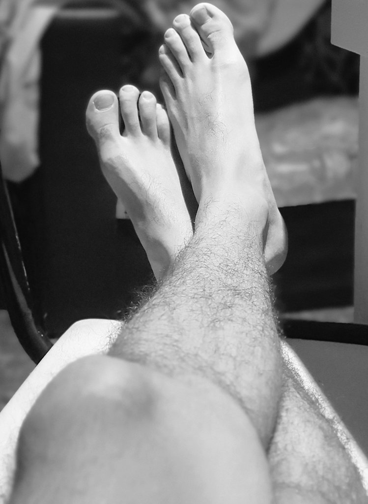 ElD1eg0OK's tweet image. Modo relax: activado 🛋️✨ #ModoRelax #ChillVibes #GoodVibesOnly #Feet