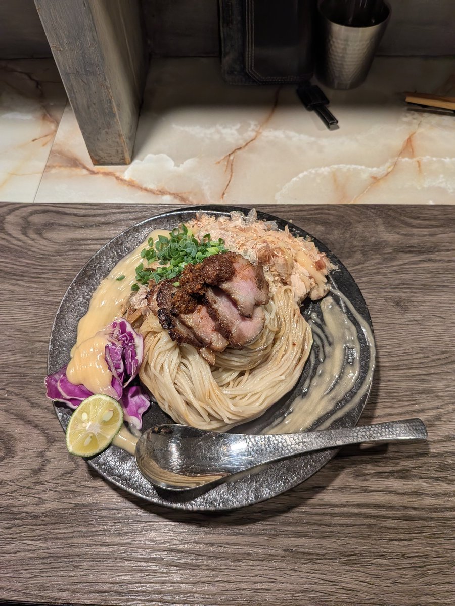 QL3iva0jWmBxFZ7's tweet image. 2025/09/08
#improve
#解き放たれし豚骨sp
#冷やしSpecialルーシィversion
#オーガニックジンジャーエール
いつものように夕飯食べて出撃笑
1杯で帰ろうと思ってたけど
隣の若者に煽られてSpecial冷やしを
作って貰った!ウマいに決まってる！