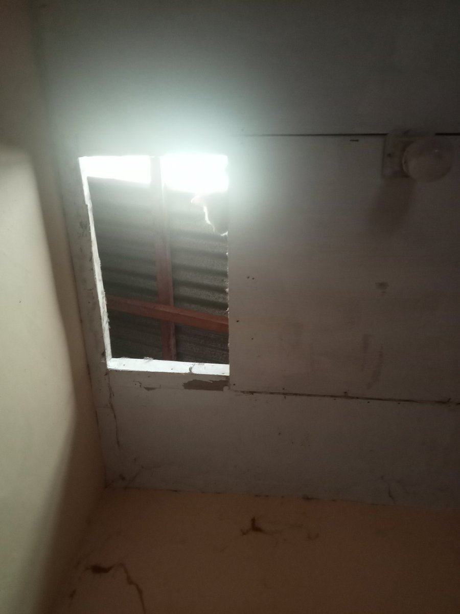 heyfav0110's tweet photo. Ini...nih anak udah dua kali jeboli plafon https://t.co/YKKnfO9fRC