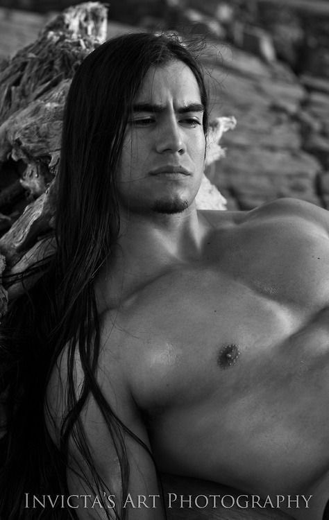 Zia_NGBB's tweet image. If you look like this, dm me immediately!!!
I believe he is acoma and diné #nativemen
