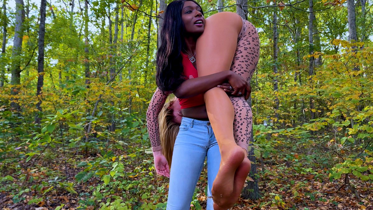 HeroineUniverse's tweet photo. JUNGLE WOMAN: TAKEN (4K MP4) - Superheroine JW @moorefetish ambushed by villainess @ParisNaughtyLuv! LIFT &amp; CARRY, BONDAGE, HUMILIATION.
https://t.co/tXzlKyS4ob #Superheroines https://t.co/CrMHrg5qFZ