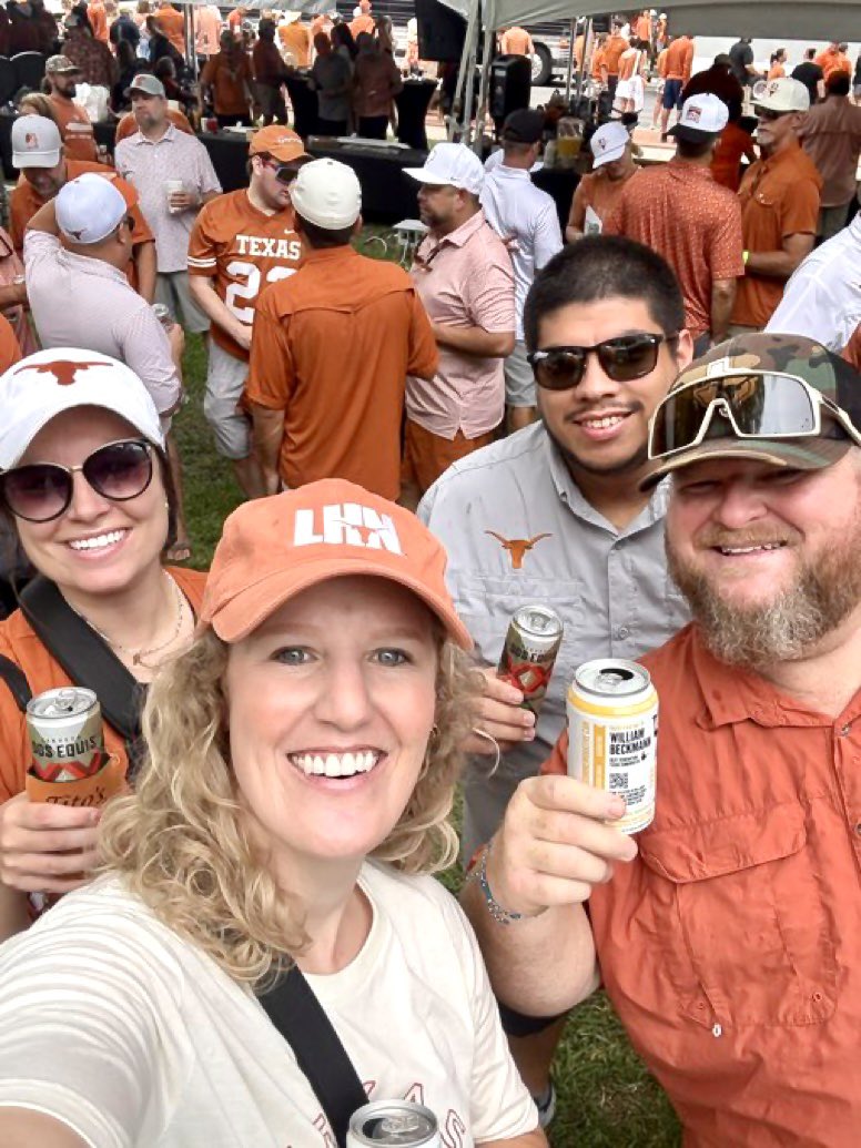 OccupyLF's tweet photo. Special thanks to @DosEquis for powering our @OccupyLF Football Tailgate this season!
Beer was cold and vibes were high … 🤘🏼
Can’t wait to do it again this weekend!
#LFTexas | #GoForDos ✌🏼| #HookEm https://t.co/tR2WtUh7d6
