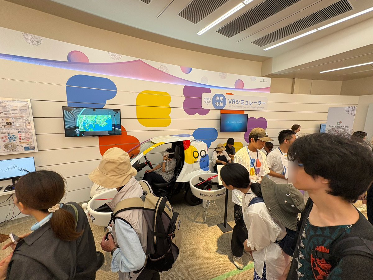 DreamOnDOM's tweet image. 【🇯🇵大阪・関西万博出展🎉】
昨日から万博出展が始まりました😊
大阪ヘルスケアパビリオンで空飛ぶクルマ型VRシミュレーターを出しており、中高生と考えた2040年の未来都市が出来ます✈️
予約は不要で、終始30〜60分待ちの大盛況🎊
来週月曜まで朝9時〜夜9時でやっていますので、ぜひお越しください✨