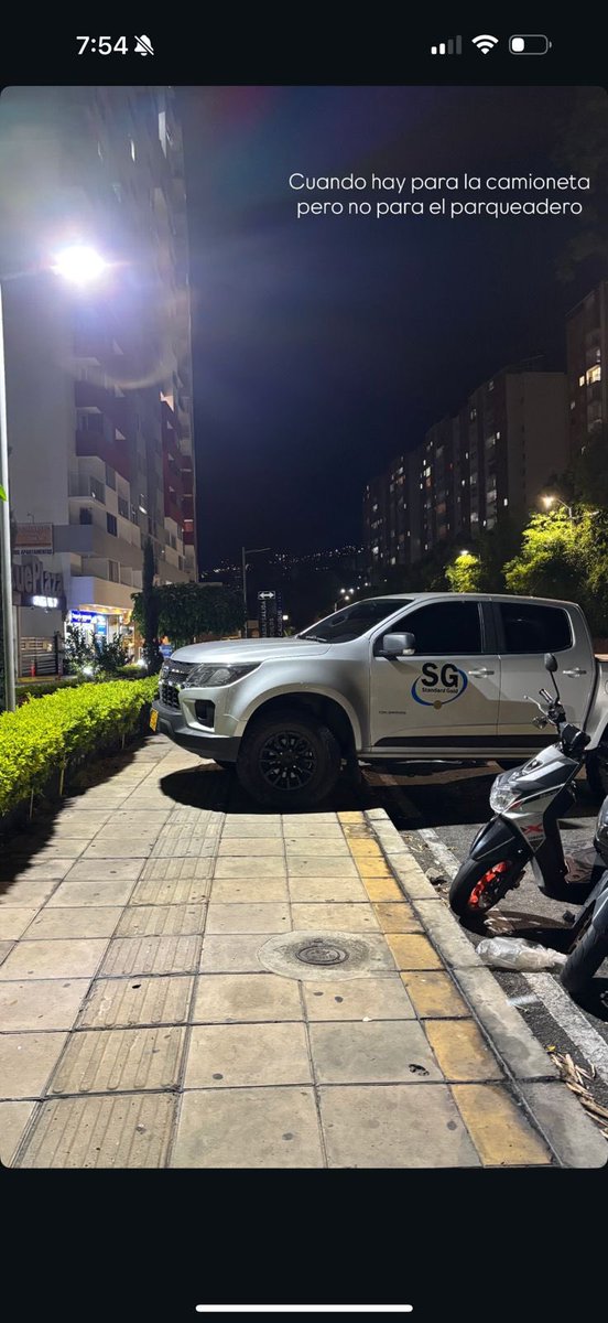 Esto es lo pasa a diario en la carretera antigua Cr 33 con calle 90 conjunto cacique gol y no pasa nada  <a href="/transito_bga/">Transito Bucaramanga</a> <a href="/AlcaldiaBGA/">Alcaldía de Bucaramanga</a> <a href="/interiorbga/">Secretaría del Interior de Bucaramanga</a> <a href="/bgaveeduria/">Patriotas BGA</a> <a href="/Ramonvalde79871/">Ramon valdez</a> <a href="/figuerjoda/">JorgeFigueroaClausen</a> <a href="/Socrates1948/">Sócrates Serrano Puyana.</a> <a href="/manolete/">Manuel Parada</a> <a href="/soyjaimeandres/">Jaime Andrés Beltrán</a> <a href="/CaracolBga/">Caracol Bucaramanga</a> <a href="/richardcaicedo/">RICHARD ALEXANDER CAICEDO RICO</a> <a href="/PoliciaBmanga/">Policía Metropolitana de Bucaramanga</a>