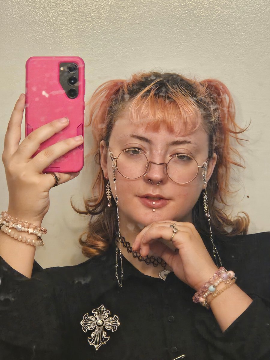 litttlepisces's tweet photo. I still exist btw. Just chillin <3 https://t.co/E7TO2UZJWW