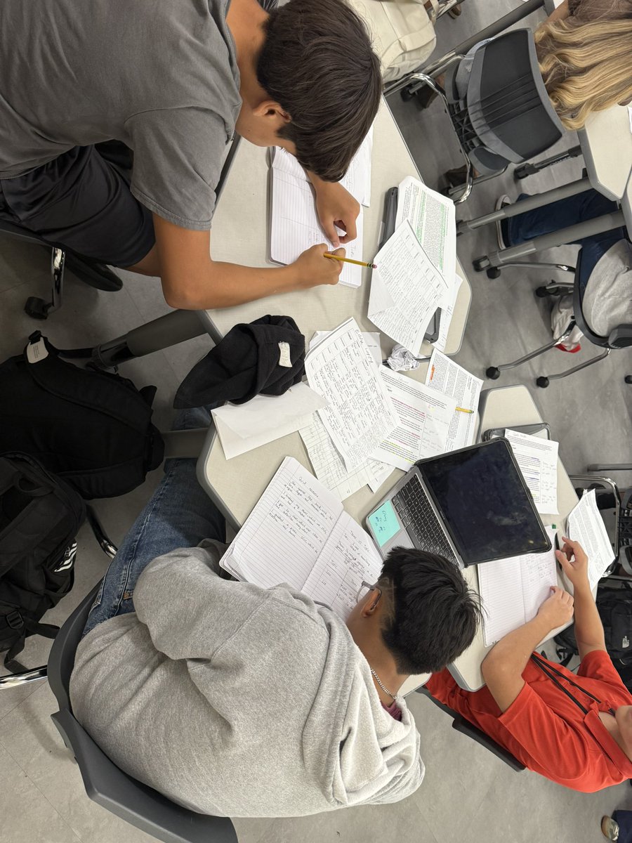 mannydlc2's tweet image. Ms. Chavez has our English II students fully engaged—learning, thinking, and thriving at @NorthSideFWISD  #ElevateEverything 🤘🏼
@Jasma_Hayes @AFBohannon