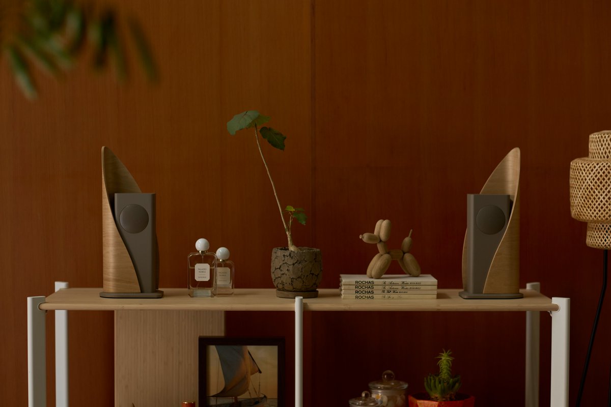 NAVYS_inc's tweet image. 『Sit Back＆Relax』
暮らしの景色を変えるデザインオーディオブランドが登場。
帆船をイメージしたフォルムとカーブを描くプライウッドが印象的なポータブルスピーカー。
日常を美しく彩る存在です。
＃navys ＃SitBack_Relax ＃Sail