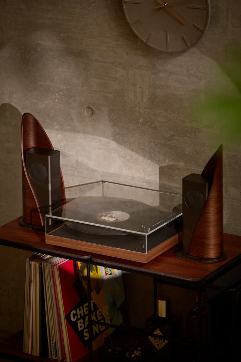 NAVYS_inc's tweet image. 『Sit Back＆Relax』
暮らしの景色を変えるデザインオーディオブランドが登場。
帆船をイメージしたフォルムとカーブを描くプライウッドが印象的なポータブルスピーカー。
日常を美しく彩る存在です。
＃navys ＃SitBack_Relax ＃Sail