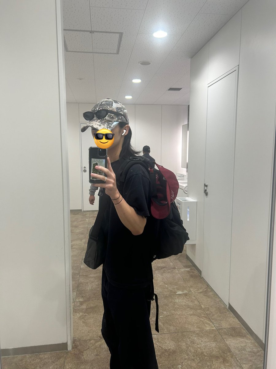 0rrrr20's tweet photo. リュックだけでヨーロッパ1人旅してきた！ https://t.co/PWrVzho3yq