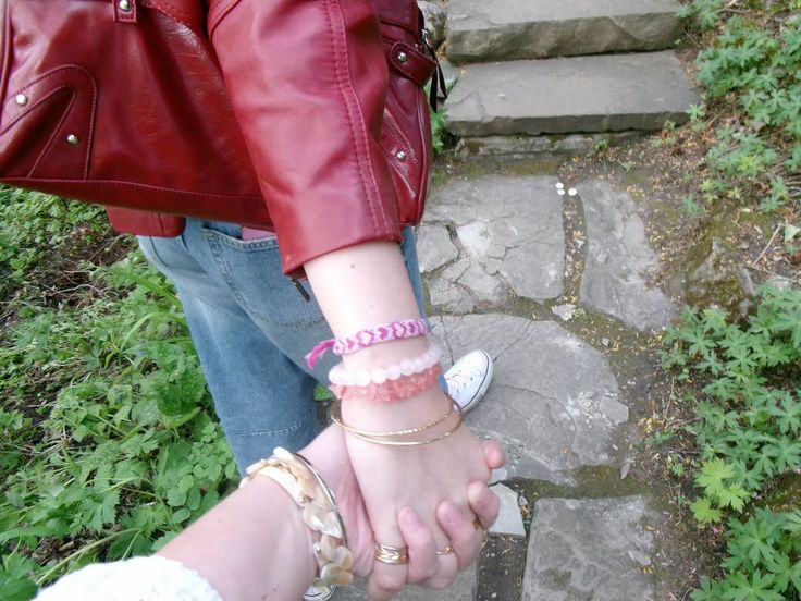 isanrio's tweet image. i'd literally be your personal freak ass girlfriend dressed in sheeps clothing, matching stuffs bcs #WHY_NOT. holding hands 24/7 or i WILL EXPLODE. doing outdoor fun dates (drawing, pottery, bookdate, window shopping, you name it).