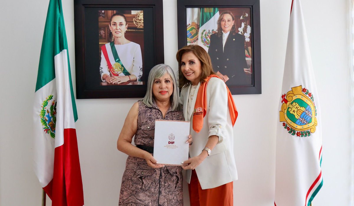 criveroficial's tweet photo. De parte de toda la familia @criveroficial, felicitamos a la Lic. Clara Mora Juárez, Directora del @DIFEstatalVer, por su cumpleaños.

Le deseamos salud, éxito y bendiciones en esta nueva vuelta al sol. ¡Muchas Felicidades! https://t.co/JVPWtIdmEY