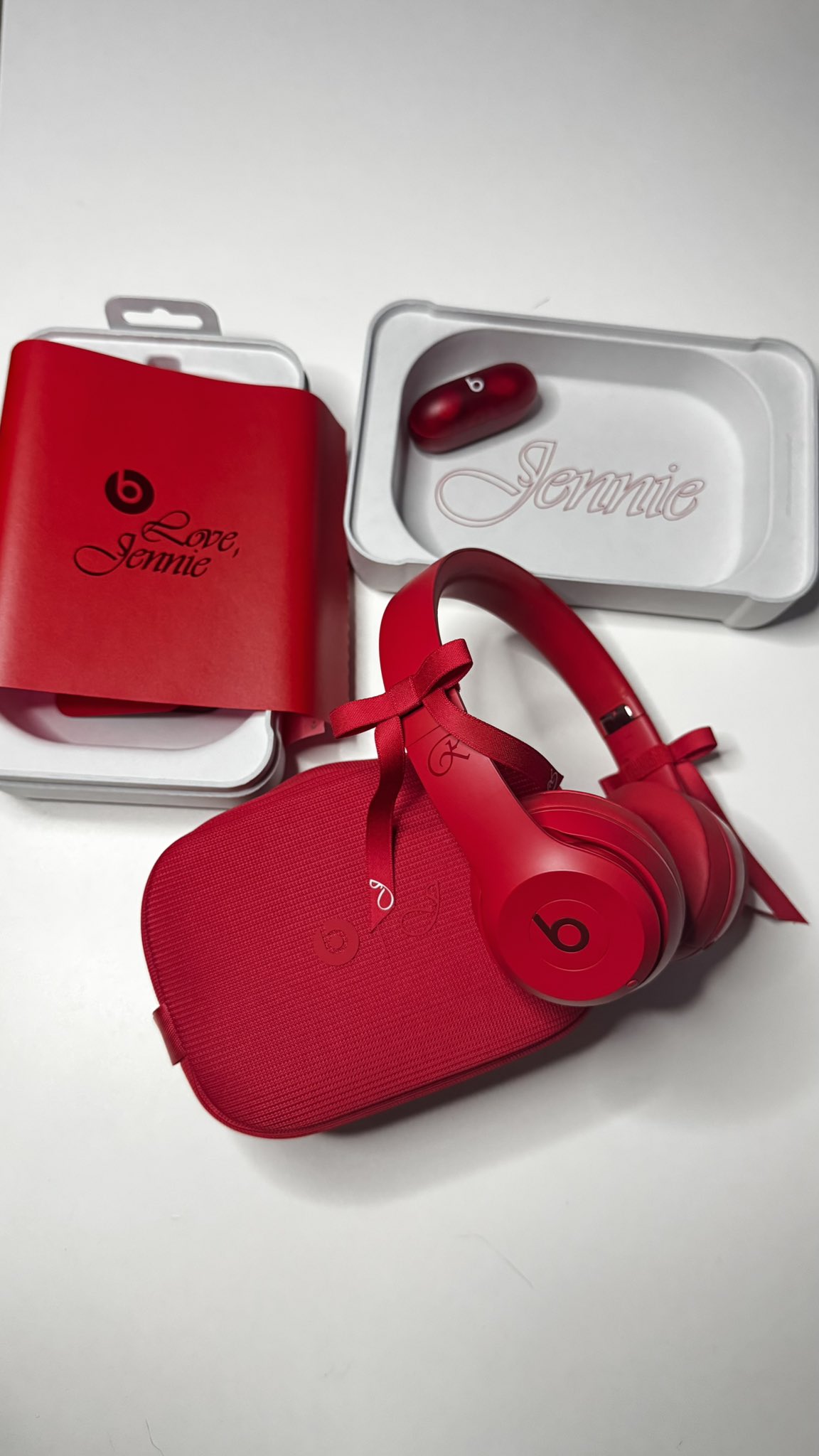 Beats ワイヤレスヘッドフォン Love, Jennie