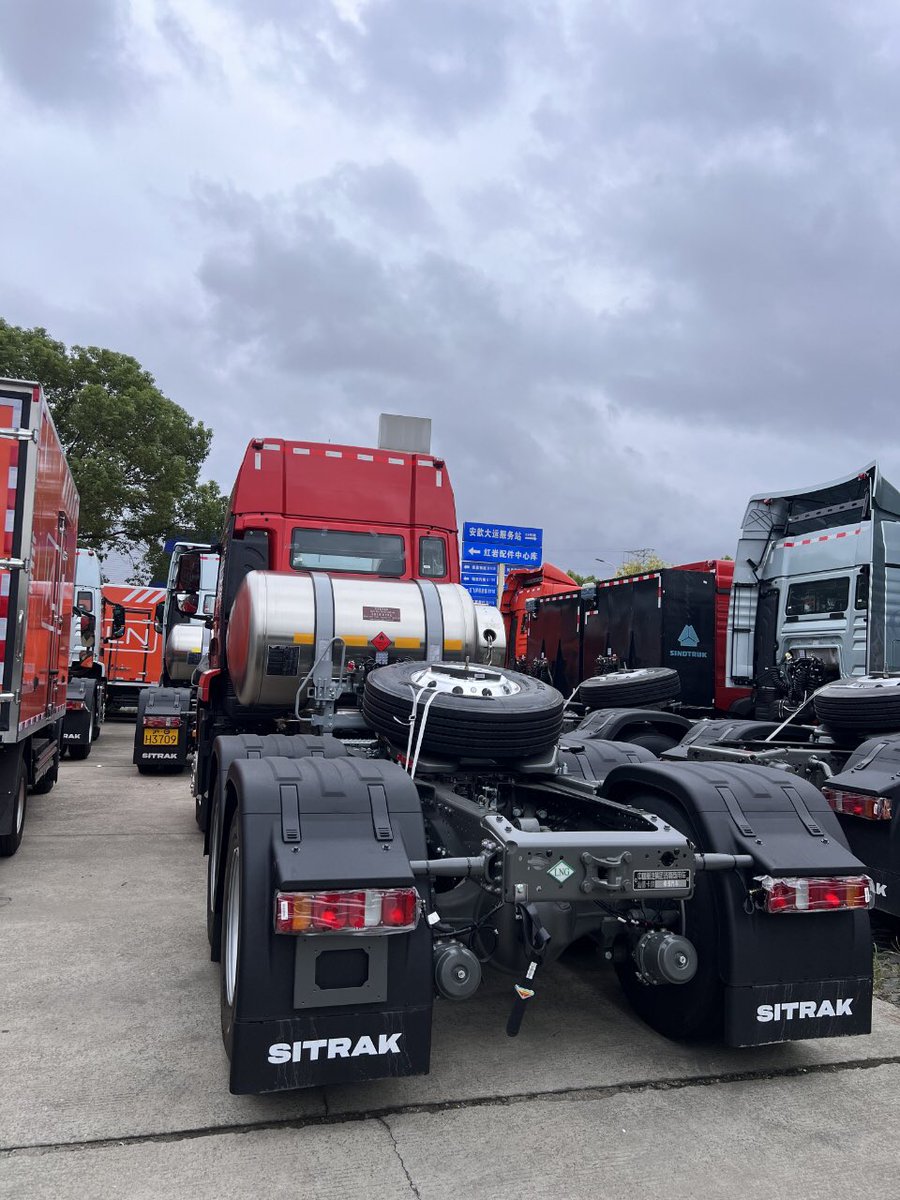 IanSu823's tweet photo. 🔥SHACMAN X5000！🔥 Better fuel efficiency and smarter controls, it’s built to perform reliably in the toughest conditions. https://t.co/u05BxM7pXI