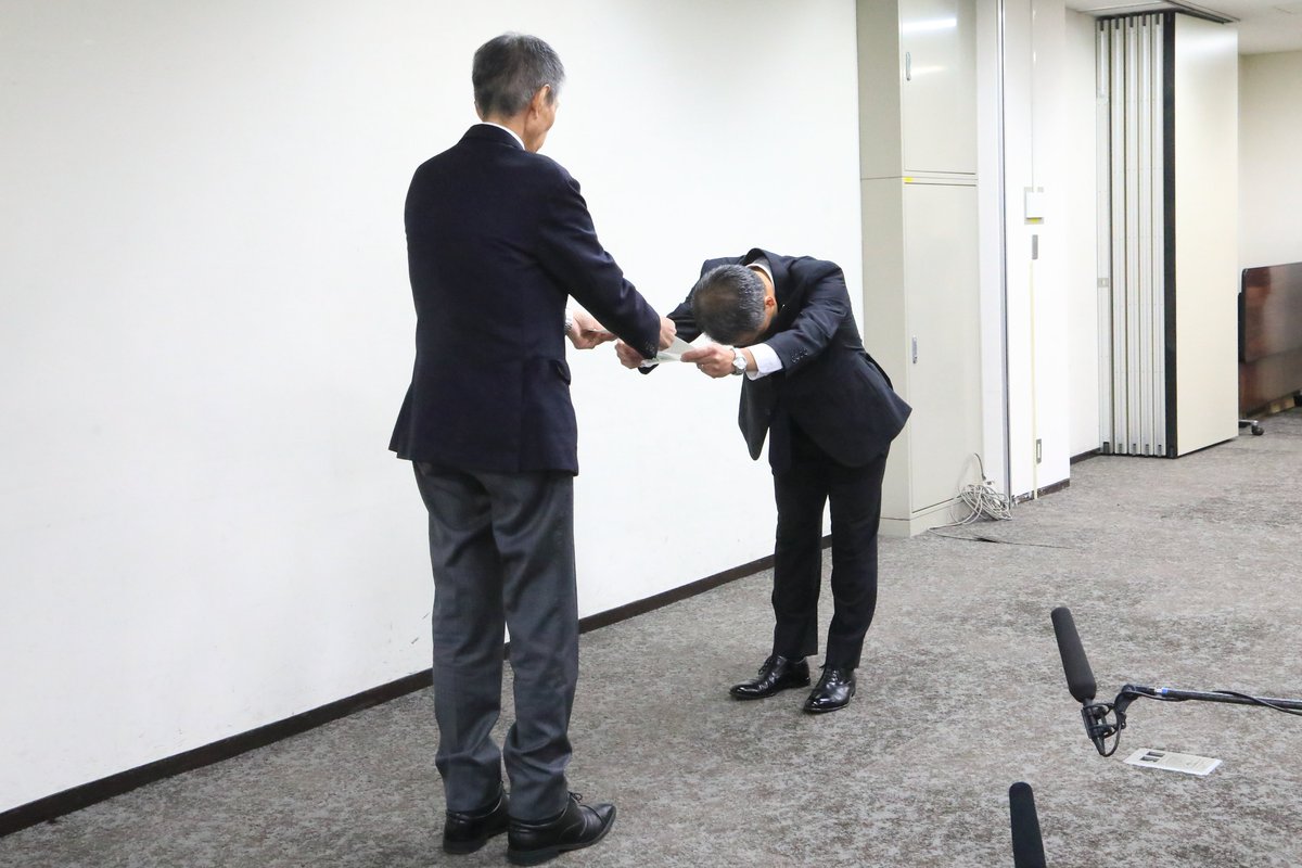 #JAL 機長の飲酒事案、先ほど国土交通省で厳重注意の文書が手渡されました。発表は以下。

日本航空株式会社に対する厳重注意について
mlit.go.jp/report/press/k…