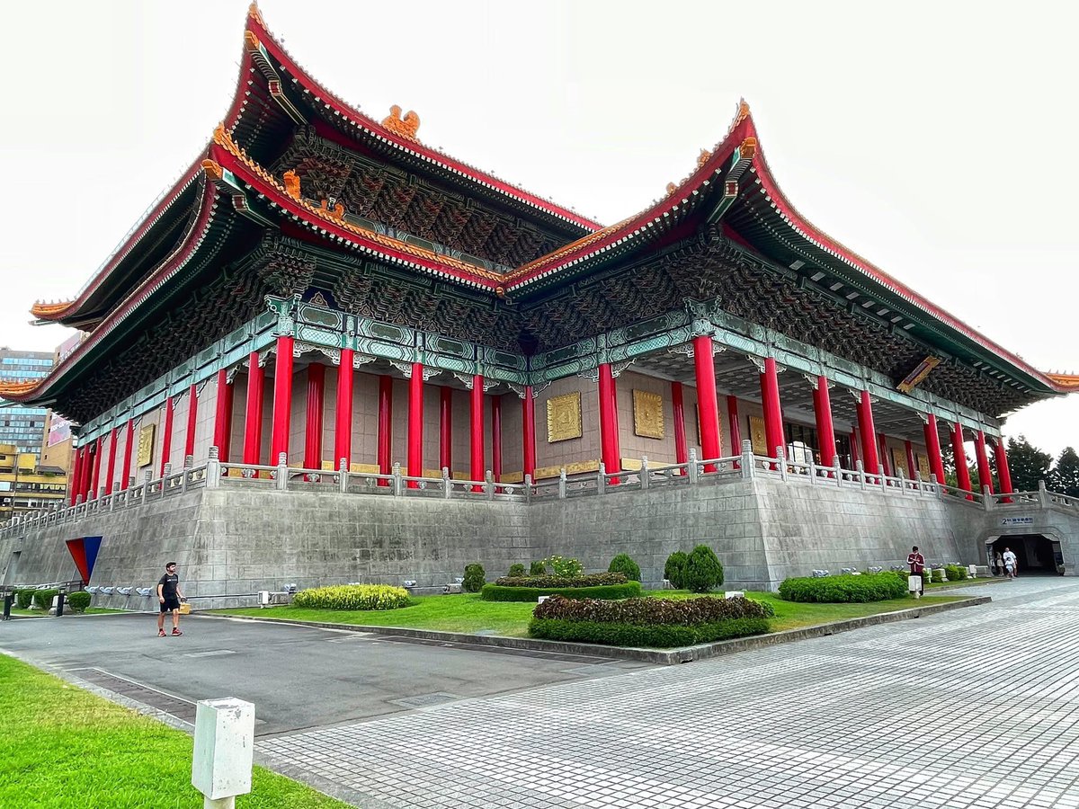mikkooleet's tweet photo. @FragioWang Ganda ng kuha ng NCKS Cultural Center oaf gabi pala @FragioWang ! Sakin afternoon shot eh. https://t.co/nt3dcN2Ypr