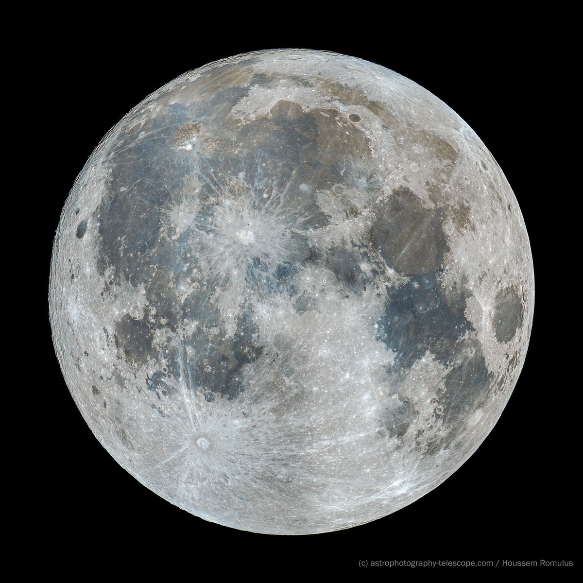 James_Hawke1's tweet photo. The thing that gets forgotten is that the Moon is luminous and glowing as any light illuminates.  It cannot be rock in space reflecting the sun from a dusty rock surface.  Try to hold that foremost in your mind.

When reduced to its brightest regions we can peer into the Moon and see it has amazing orbs and filament-like features akin to a glowing incandescent bulb. 

We can easily determine it's not a rock like they told us.  We cannot determine what it is ultimately or what creates the phases we see.

I know this requires much unlearning of the myths told.  So be it.