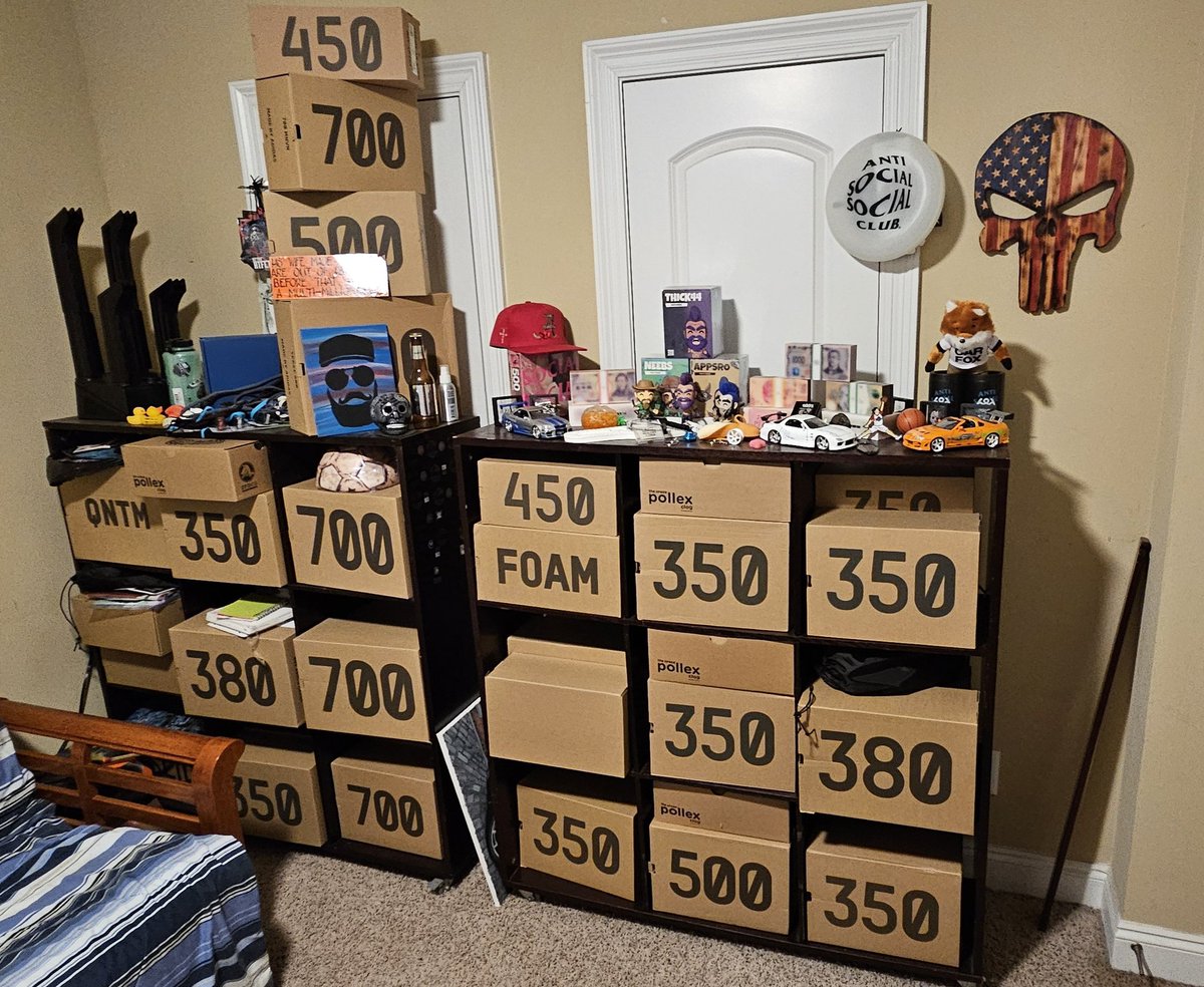 FLIP_D80's tweet photo. @The_UrbanSyn @itsjustcreps Not a updated  set of pictures. Probably only 10 or 12 pairs missing. The bookshelf is my wife's collection, not updated either. https://t.co/5cyPFC6cPK