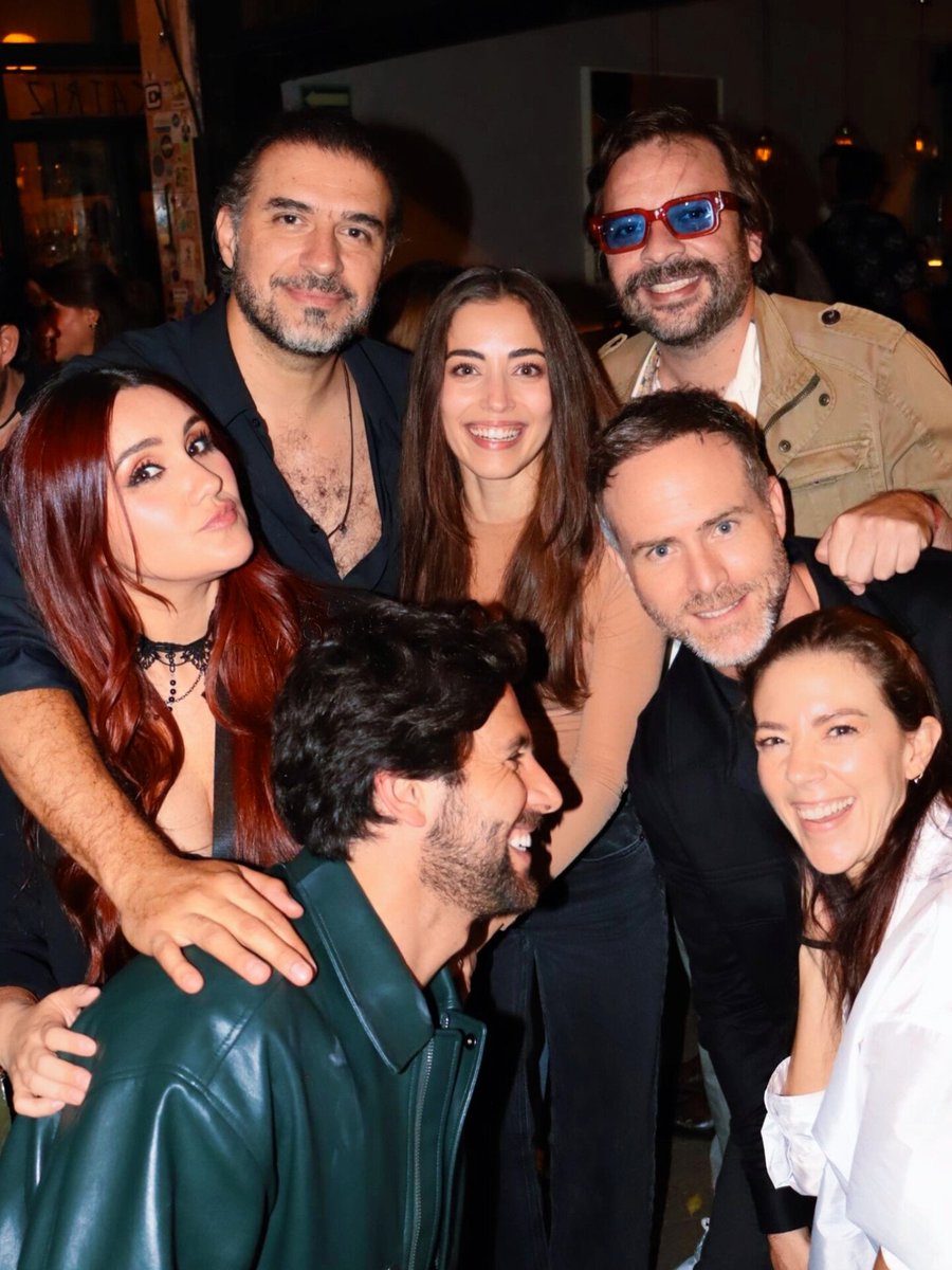 📸 | Novo registro de Dulce María no aniversário dos atores Isabel Burr e Diego Klein!