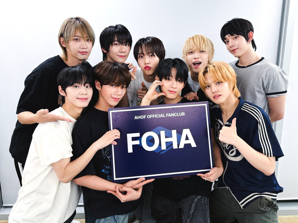 [📰] 아홉(AHOF), 공식 팬클럽명 '포하' 확정⋯"서로를 위하는 사이"

🔗 naver.me/FdoVss3U

#AHOF #아홉