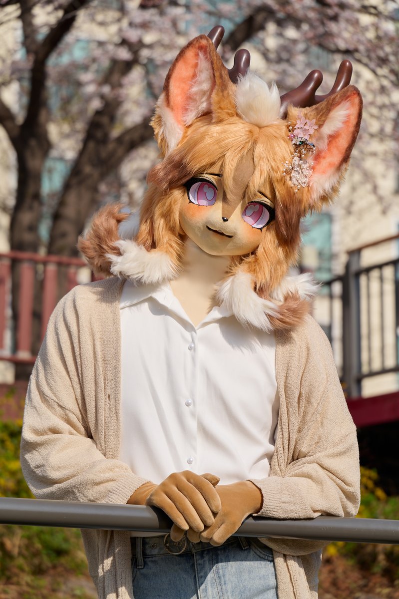 가을의 향기가 느껴지기 시작했어요😌

#FursuitEveryday #fursuit