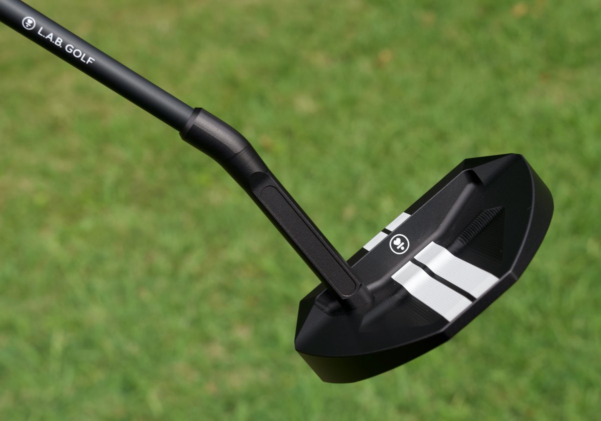 The <a href="/labgolfputters/">L.A.B. Golf</a> OZ.1i HS looks pretty good in a tuxedo with the Strahan alignment stripes. #FF22