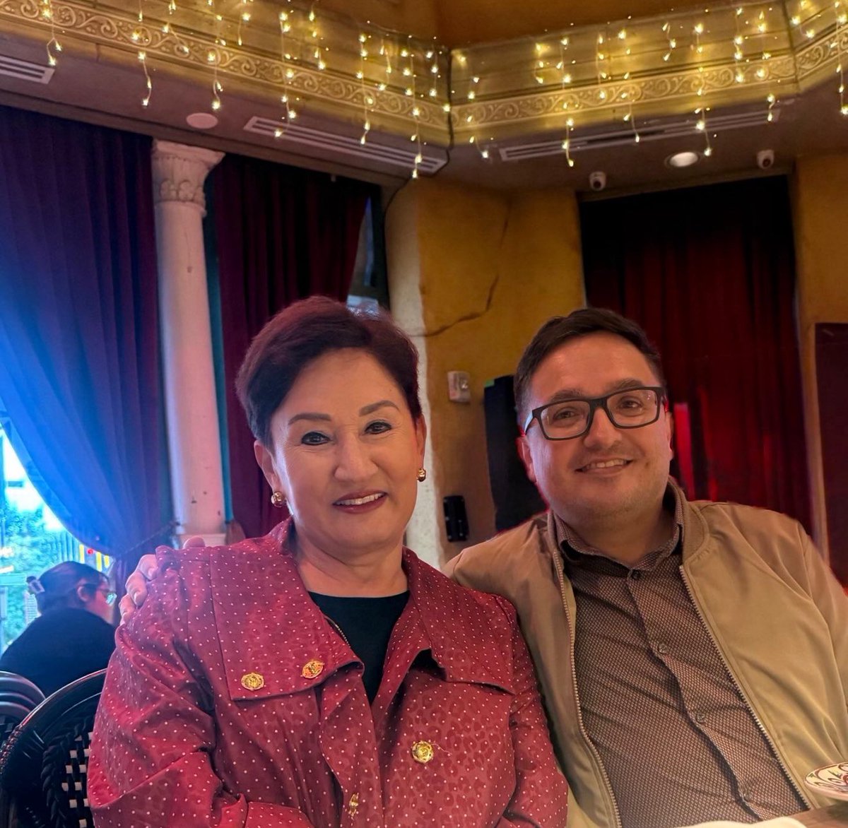 Hoy celebramos la vida con quien encarna valores de justicia, valentía y dignidad: Thelma Aldana. 

Un encuentro que recuerda la importancia de rodearnos de seres humanos íntegros, que dejan huella y nos inspiran a construir un mundo mejor. 

Un honor y una alegría coincidir en