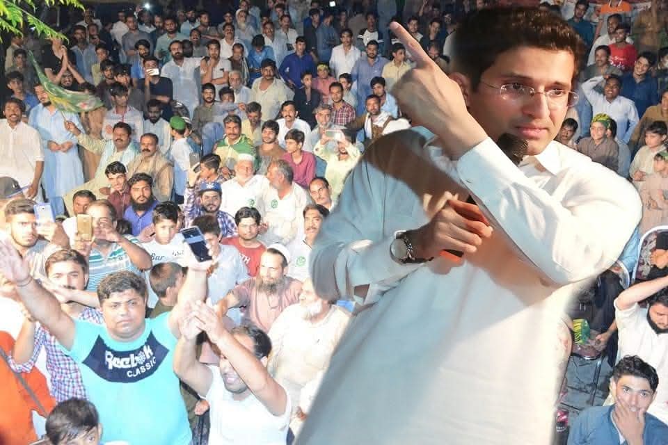 MRizwan6592's tweet photo. وزیر پٹرولیم علی پرویز ملک  صاحب کا الیکشن کمپین کے دوران خوبصورت انداز
@AliPervaiz450 https://t.co/fw09cIj6yT