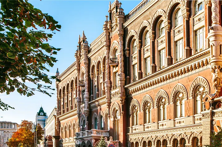 MonetaryBlog's tweet image. We're baaaack!
After a nice summer vacation, the @MonetaryBlog returns with a new piece from @SyrotaVadym:
"Ukraine’s monetary austerity: bonanza for bankers, debacle for its zombie economy and public finance"
Link in the next tweet ⤵️