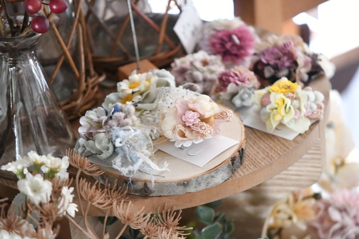 yoo * 秋のブローチ展 開催中 9.10 - 9.21 * カフェ・京都古民家