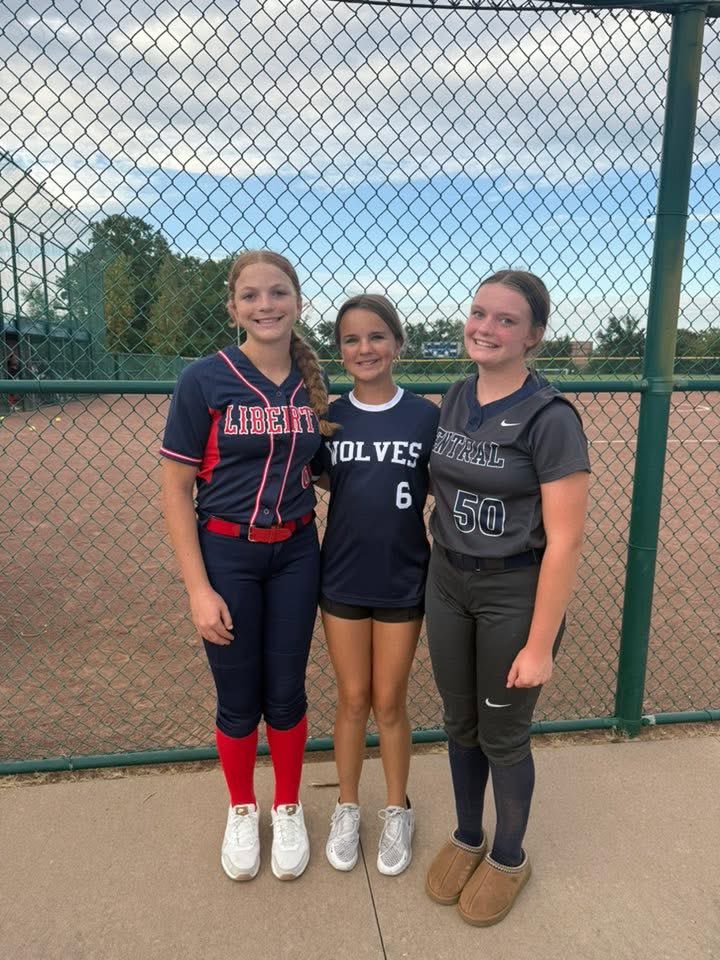 ashtongossage10's tweet photo. Loved watching and supporting my club softball teammates at there highschool games! @KaliG2029 @Ryleeb_32 @KRampley2029 @EstelleGianino https://t.co/ABj4s5We4o