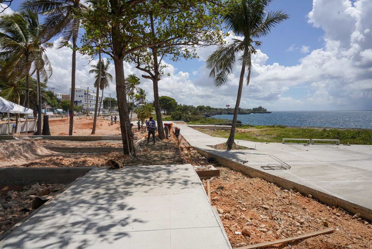 DavidColladoM's tweet photo. Vivimos la jornada de martes en Santo Domingo Este, recorriendo la segunda etapa del Malecón, uno de los más grandes del país y un espacio que avanza con paso firme hacia su transformación.

#TurismoQueTransforma https://t.co/bZaZfYqnfO