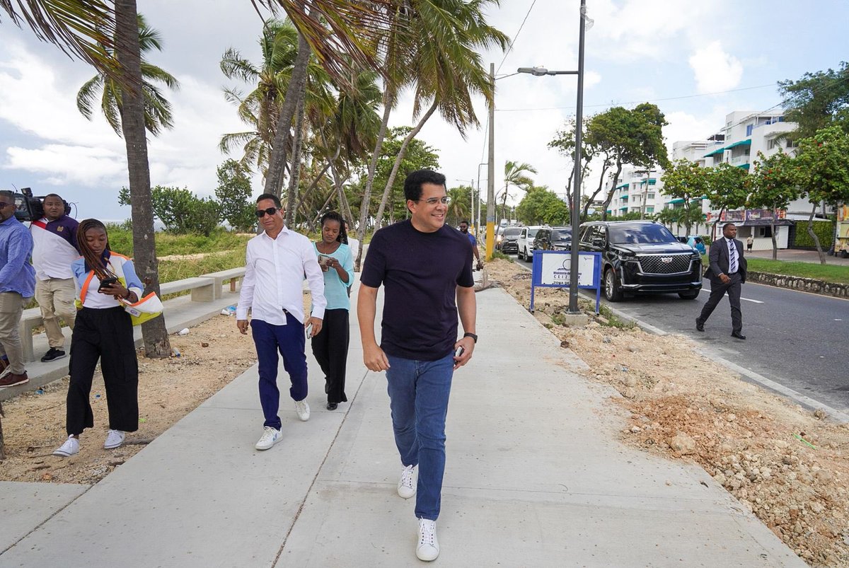DavidColladoM's tweet photo. Vivimos la jornada de martes en Santo Domingo Este, recorriendo la segunda etapa del Malecón, uno de los más grandes del país y un espacio que avanza con paso firme hacia su transformación.

#TurismoQueTransforma https://t.co/bZaZfYqnfO