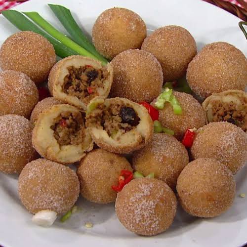 Aproveitando que o Brasil perdeu pra Bolívia hoje, precisamos falar de um dos melhores salgados de festa de aniversário: o boliviano