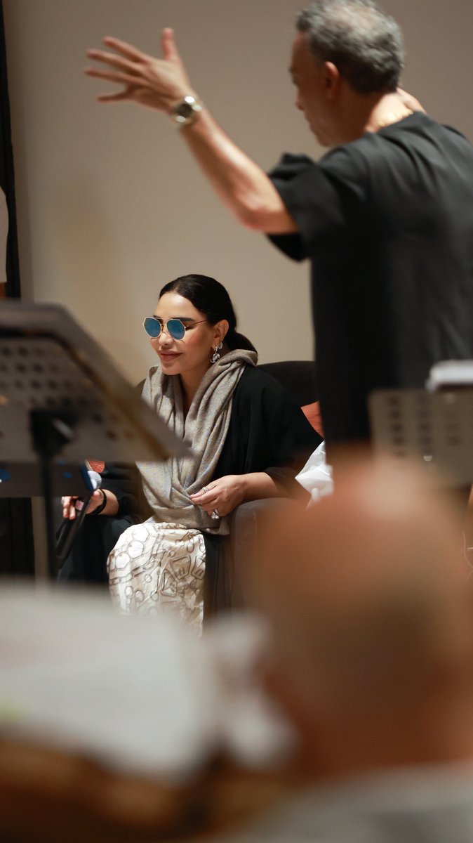 تصويري لفنانة العرب <a href="/AhlamAlShamsi/">A H L A M ~ ♥️ ~ أحلام</a>  
برفقه المايسترو الكبير <a href="/walidfayed/">Walid Fayed وليد فايد</a> 
في بروفات حفله جده 
#احلام_في_جدة 
<a href="/Benchmark_ksa/">Benchmark | بنش مارك</a>