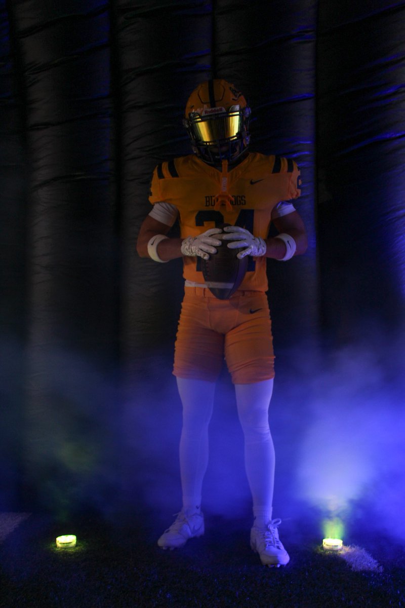 TurlockQBclub's tweet photo. 𝑮𝑶𝑳𝑫 𝑩𝑳𝑶𝑶𝑫𝑬𝑫.💰
Introducing Turlock Football’s 2025 @usnikefootball Gold Rush Uniforms.
Debuting this Friday versus Sonora.
The first 1,500 fans to arrive at Friday’s game will receive a free Gold Growl Towel provided by the QB Club! 🗣️
#TurlockFootball | #GoDogs https://t.co/S239Utd7Za
