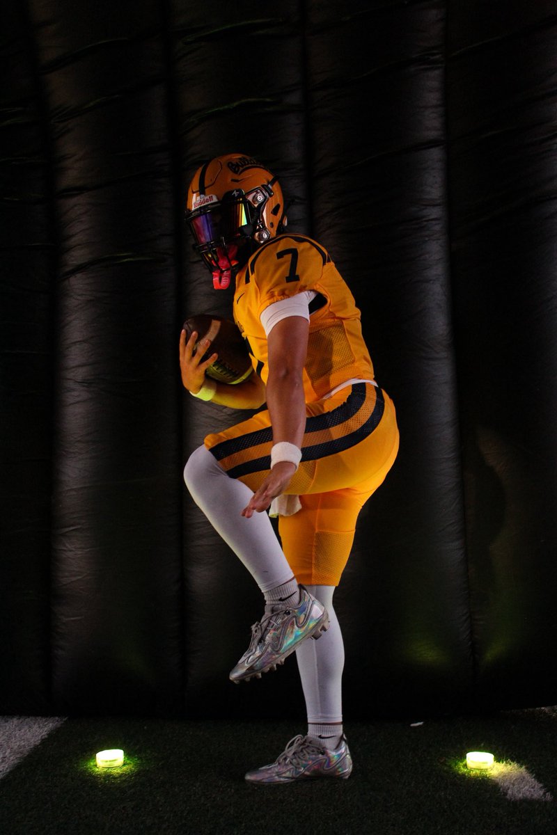 TurlockQBclub's tweet photo. 𝑮𝑶𝑳𝑫 𝑩𝑳𝑶𝑶𝑫𝑬𝑫.💰
Introducing Turlock Football’s 2025 @usnikefootball Gold Rush Uniforms.
Debuting this Friday versus Sonora.
The first 1,500 fans to arrive at Friday’s game will receive a free Gold Growl Towel provided by the QB Club! 🗣️
#TurlockFootball | #GoDogs https://t.co/S239Utd7Za