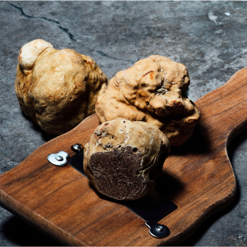 💎 The world’s priciest produce:
– $45,000 Yubari King melon
– $26-per-grape Ruby Roman
– $6,000 black watermelon
– White truffles worth more than gold
– A $395 Rubyglow pineapple

More on these wallet busters here: gardenskill.com/more/gardening…