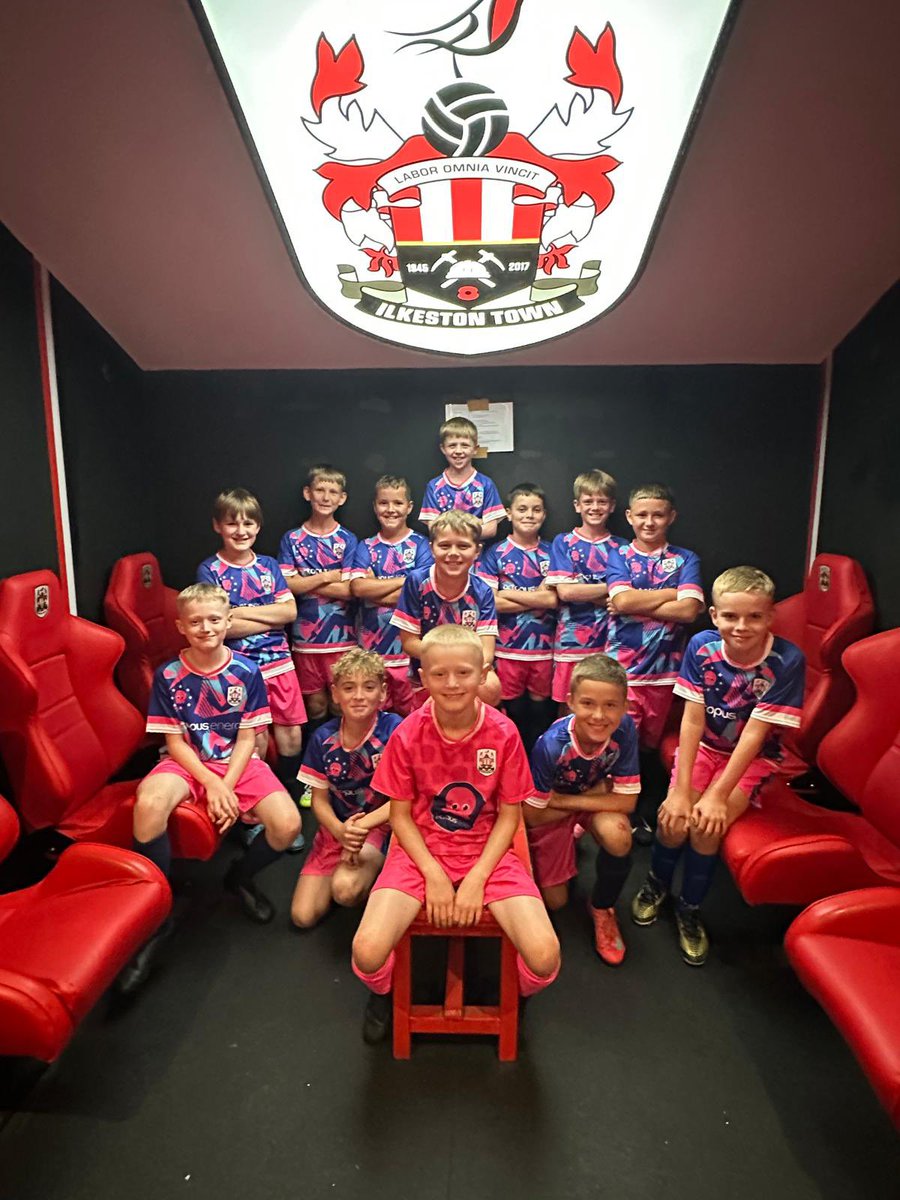 nkelley82's tweet photo. Took a couple of years trying, but finally managed to bag a @OctopusEnergy kit for Lucas team. Great kit and they love it ! #tentacleteams #hammers https://t.co/8it46o7tqI
