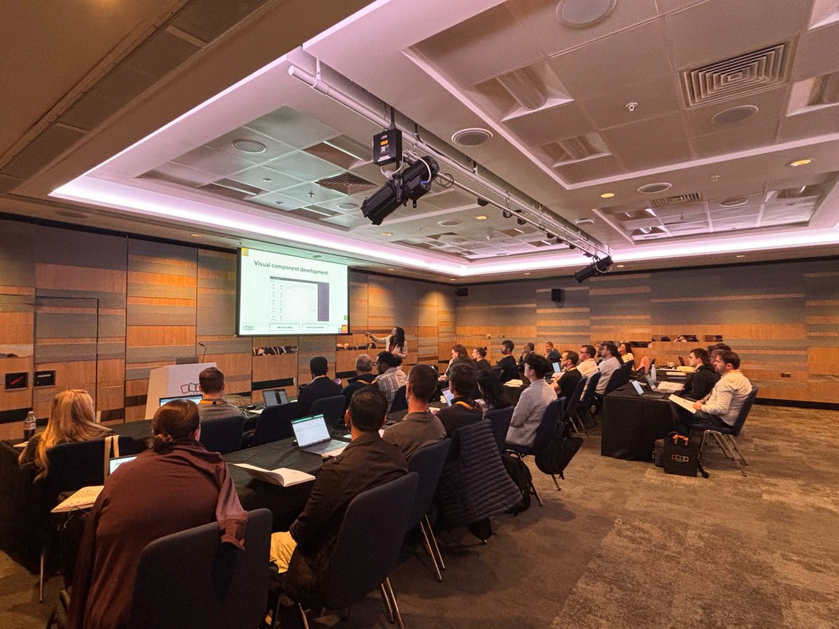 ZohoCreator's tweet image. 🇬🇧 We had an exciting two days at @Zoholics UK filled with workshops, one-on-one sessions, and engaging conversations at our booth. The workshop track ended with a graduation ceremony celebrating participants who completed the program.
Our Director of Product Management, Charles…