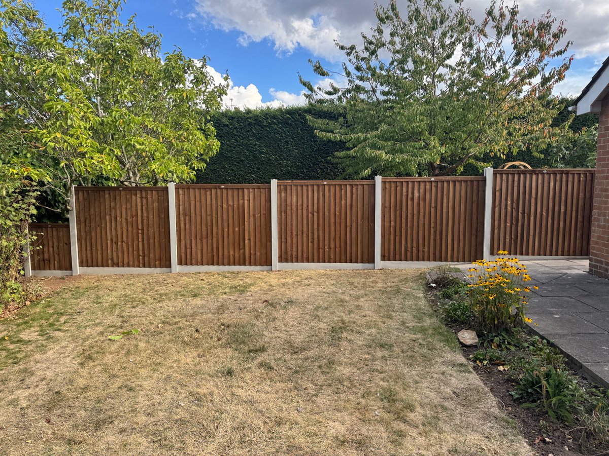 lefencing's tweet image. 5' 6" high fence fitted in Clifton Village. We used 6" gravel boards with our 6' x 5'  premium feather edge fence panels. All of products can be purchased online. Please visit lefs.co.uk