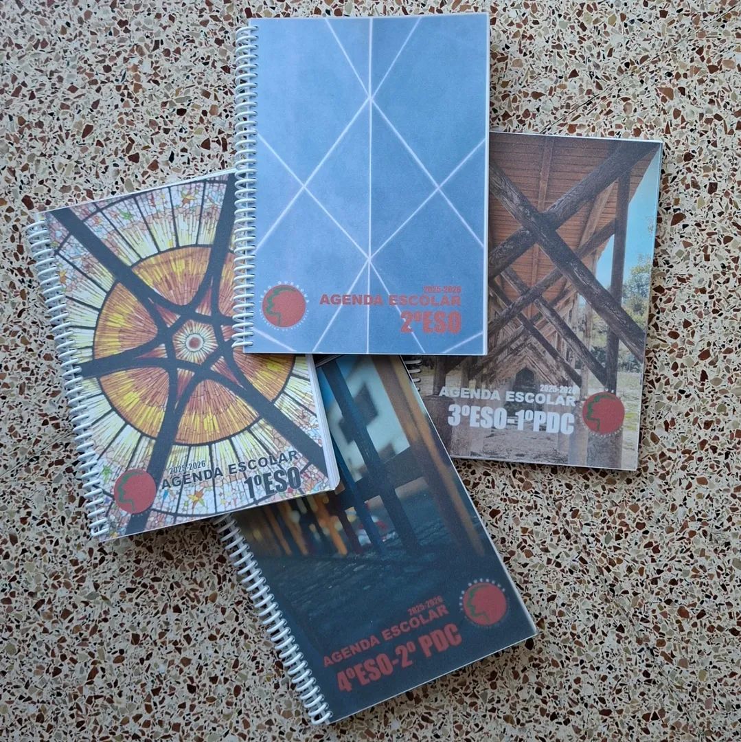 Preparadas las agendas escolares para el curso 2025/2026...portadas con las fotografías del VII Concurso de Fotografía Matemática IESO Quercus #somosquercus