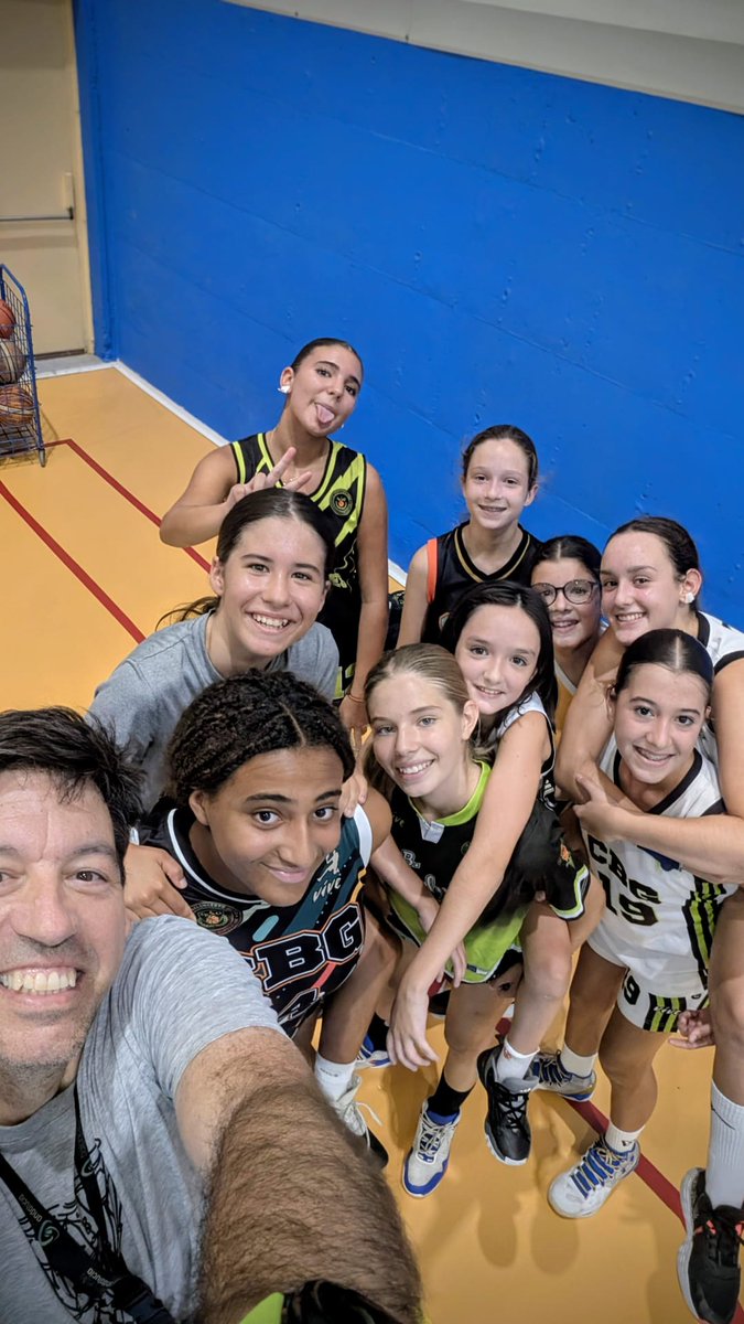 Pues así de "disfrutonas" están nuestras infantiles de la mano de Oscar en este inicio de temporada. ¡Si quieres formar parte de este grupo de disfrotonas, lo tienes fácil!

⛹🏼‍♀️⛹🏼‍♀️ Lunes a las 20:00

⛹🏼‍♀️⛹🏼‍♀️ Martes a las 19:00

⛹🏼‍♀️⛹🏼‍♀️ Jueves a las 19:00

📱📱 Más info:  641 45 59 09