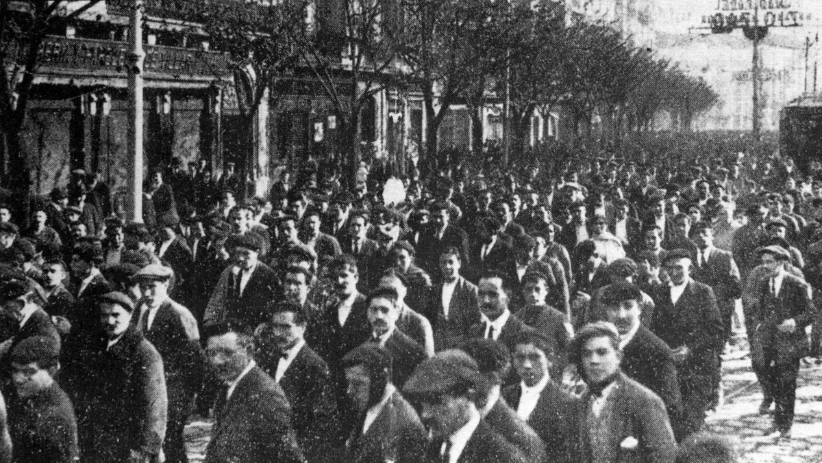 La classe treballadora, l'any 1919, va aconseguir la jornada de 8h, la Lliga regionalista de Catalunya, s'hi va oposar 
Quan es va guanyar la jornada de 42h setmanals i després la de 40h la dreta catalana va estar-hi contra.
Ara <a href="/JuntsXCat/">Junts per Catalunya🎗</a> seguint la tradició neguen la de 37'5h.