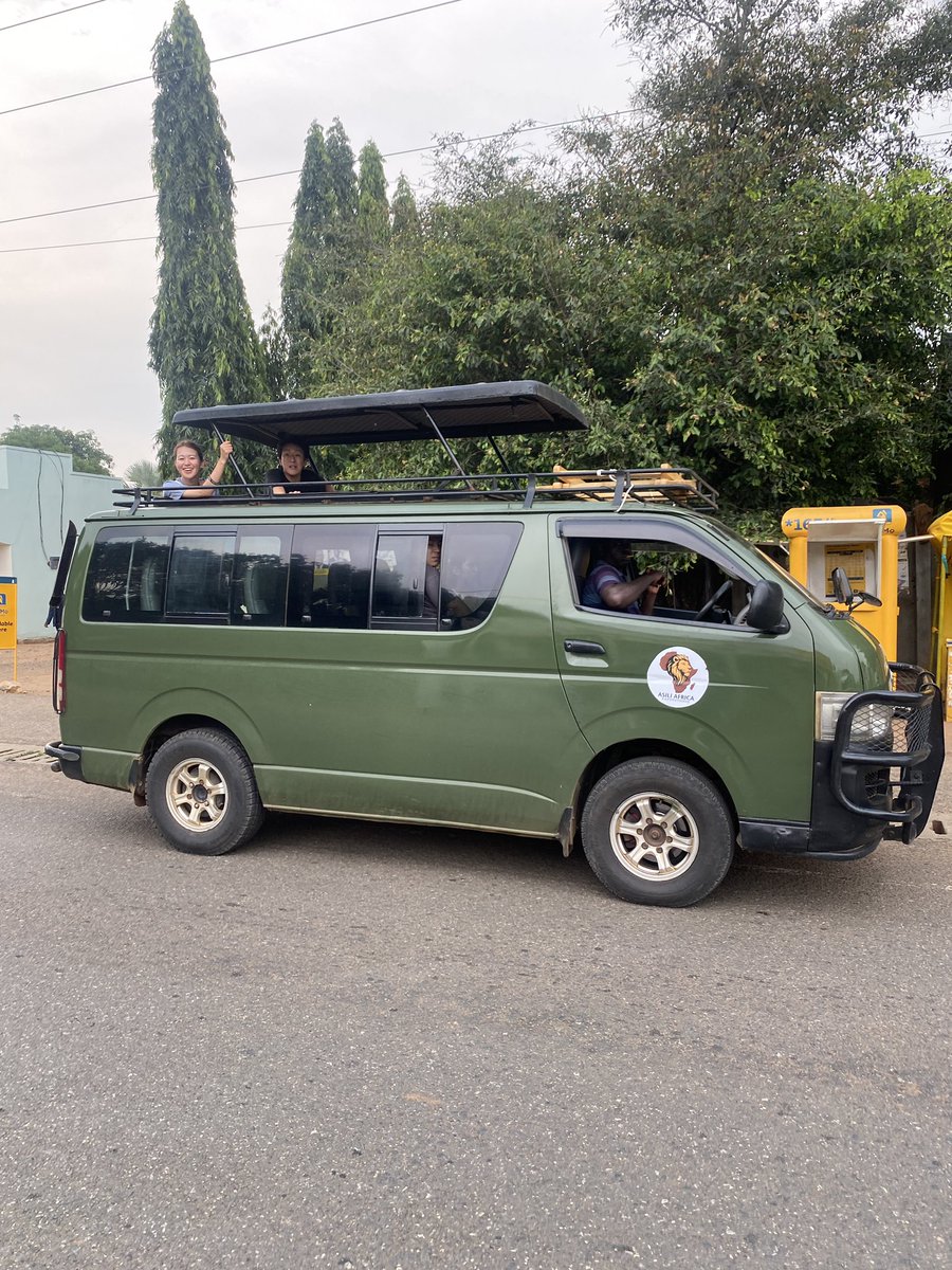 Asili_Africa's tweet image. Once a client said:
“Do you have a buy one get one free safari?” 
Like it’s a supermarket deal—buy lions, get elephants free! 🤣

asiliafricaexpeditions.com

#AsiliAfricaExpeditions #Uganda #SafariHumor