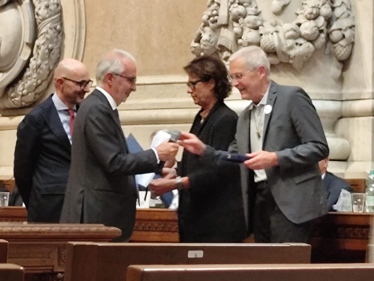 Cuamm's tweet photo. L’8 settembre, nell’Aula Magna della Corte Suprema di Cassazione a Roma, il nostro direttore don Dante Carraro ha ricevuto il #PremioDeSanctis per i diritti umani, per la sua «dedizione instancabile» come medico, sacerdote e direttore del #Cuamm, accanto ai più fragili. https://t.co/Kx5Yi2sTvh