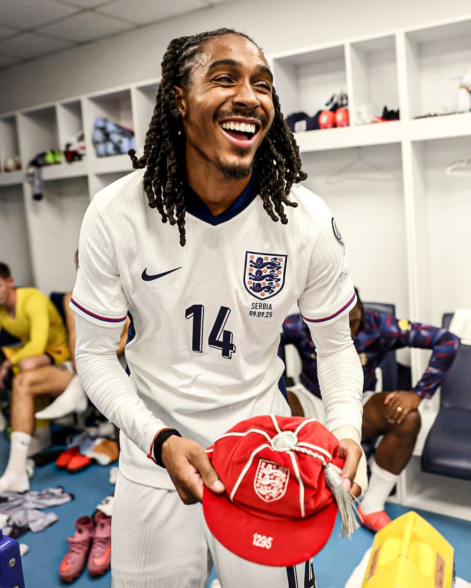 footballontnt's tweet photo. Djed Spence became the first Muslim player to represent England men's team after his debut against Serbia 🏴󠁧󠁢󠁥󠁮󠁧󠁿🧢 https://t.co/s4m1GmGNoW