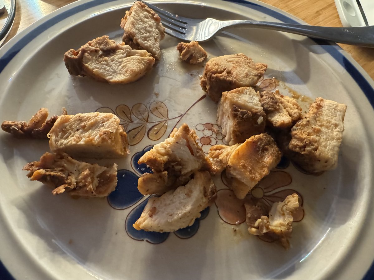 I don't know much about fitness/nutrition. I've only recently started the "1g of protein per lb" rule and going on a calorie deficit. 

It's very boring. 😓